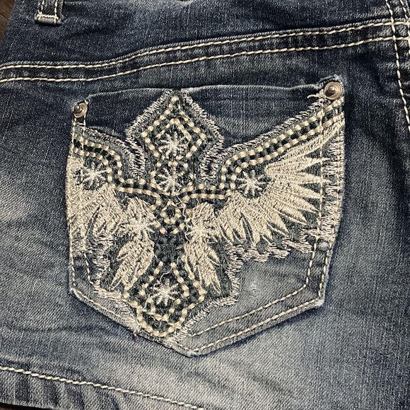 Almost famous size 5 shorts - Picture 3 of 5